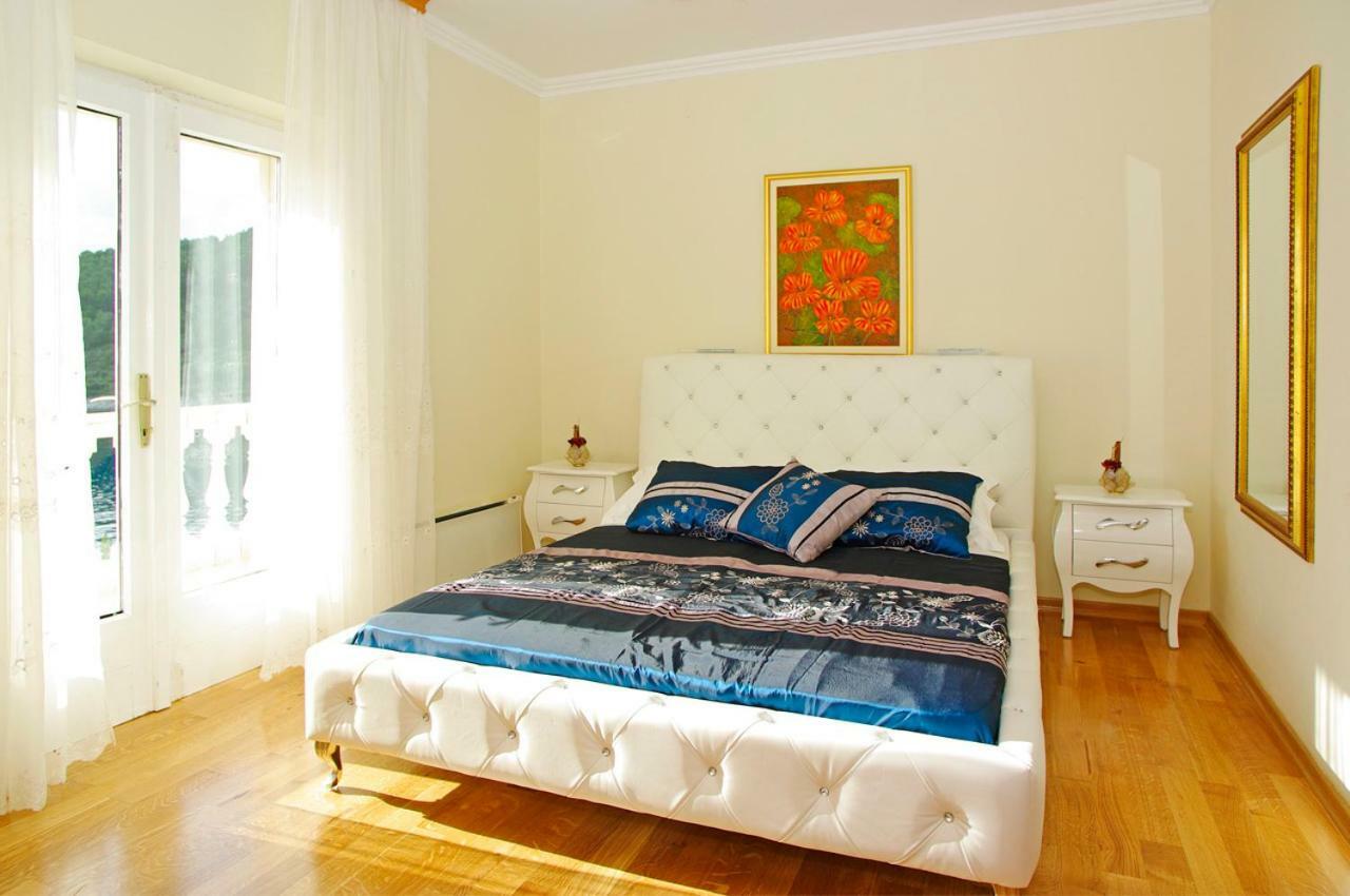 Waterfront Villa With Pool Вела Лука Екстериор снимка