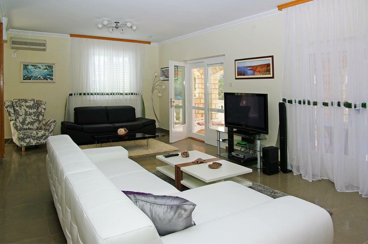 Waterfront Villa With Pool Вела Лука Екстериор снимка